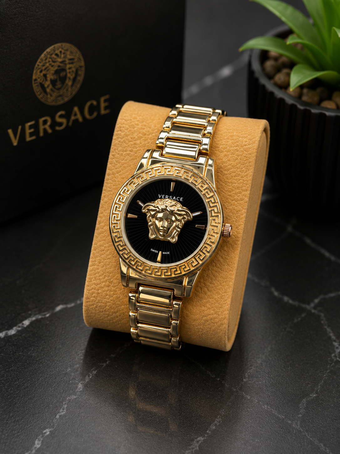 Premium Golden Ladies Watch - Image 4
